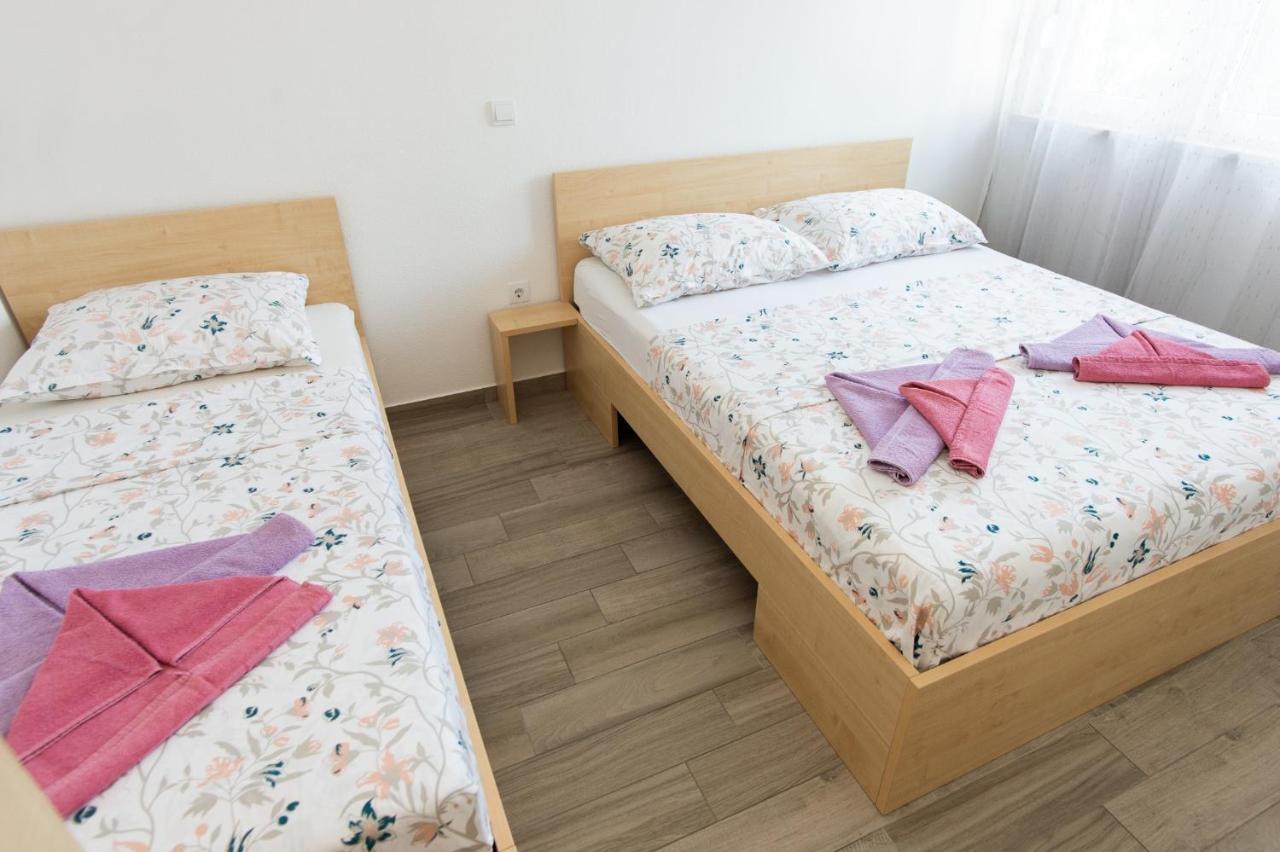 Apartments Villa Monique Rogoznica  Ngoại thất bức ảnh