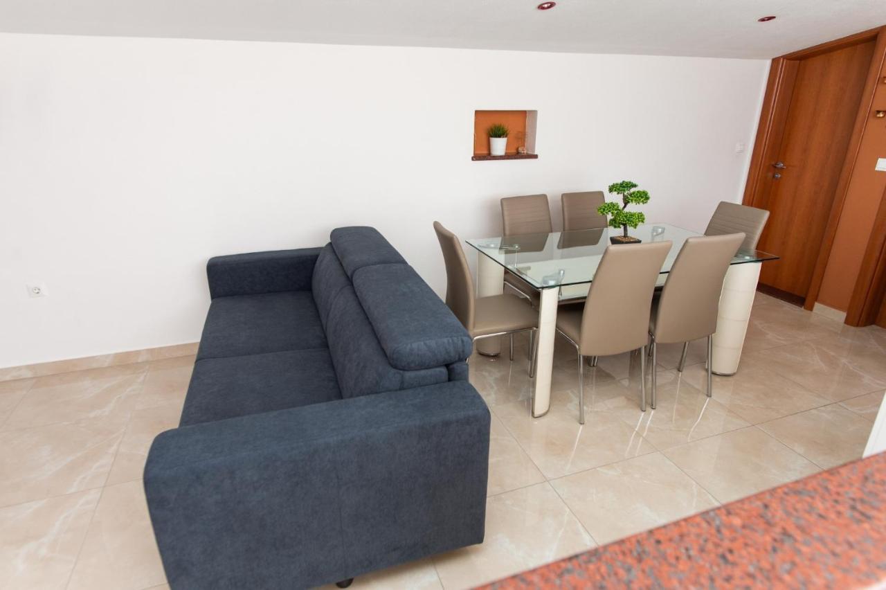 Apartments Villa Monique Rogoznica  Ngoại thất bức ảnh